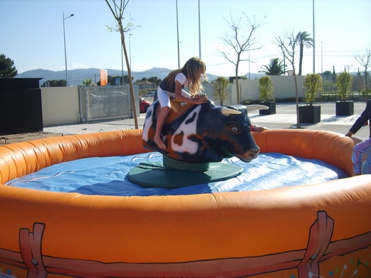alquiler toro mecanico para comuniones en Alicante